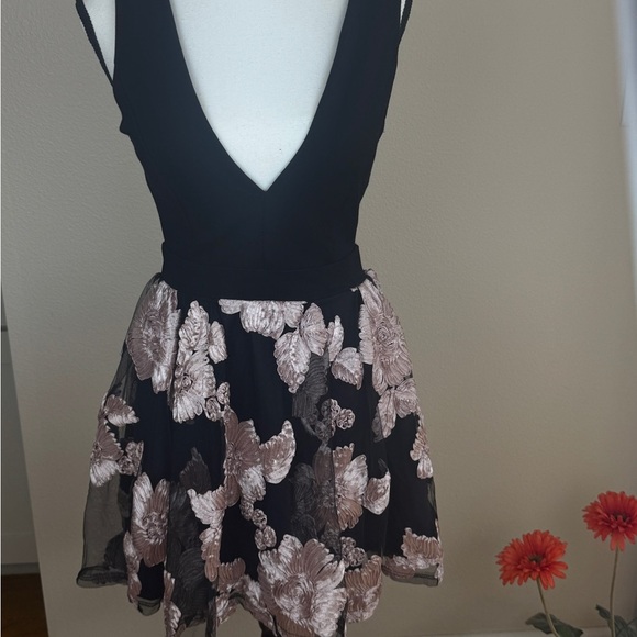 Dress Elegant Black and Pink Floral Dress - Picture 1 of 6